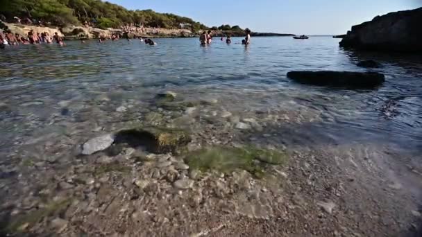 Imágenes Cámara Lenta Del Mar Cristalino Playa Porto Selvaggio Puglia — Vídeos de Stock