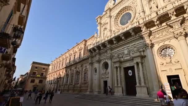 レッチェ プーリア イタリア 2021年8月 サンタ クローチェ教会は レッチェ バロックの最良の例です パンの映像は午後遅くの光ですべての美しさでそれを表示します — ストック動画