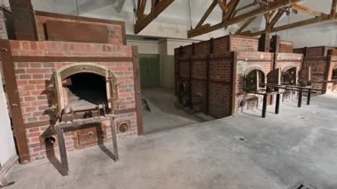 Dachau, Almanya, 27 Aralık 2025. Toplama kampındaki krematoryumun tarihi tuğla fırınları. Soykırımın ve Nazi zulmünün acımasız bir hatırlatıcısı.