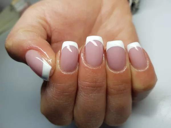Belle Unghie Colorate Manicure Mano — Foto Stock