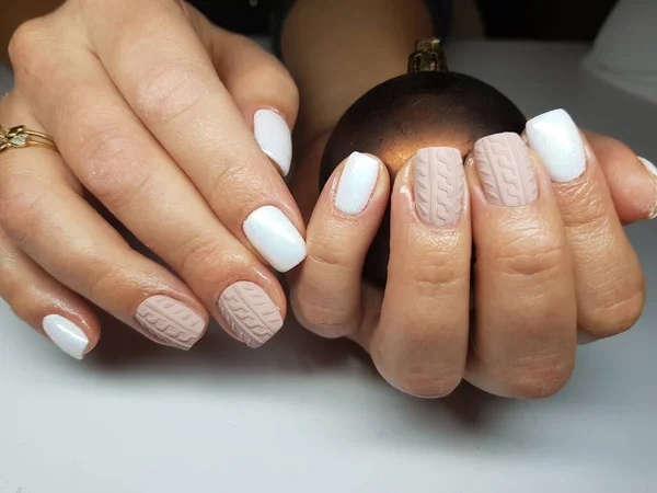 Belos Pregos Coloridos Manicure Mão — Fotografia de Stock