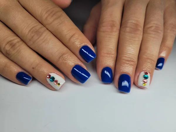 Piękne Kolorowe Paznokcie Ręcznie Manicure — Zdjęcie stockowe