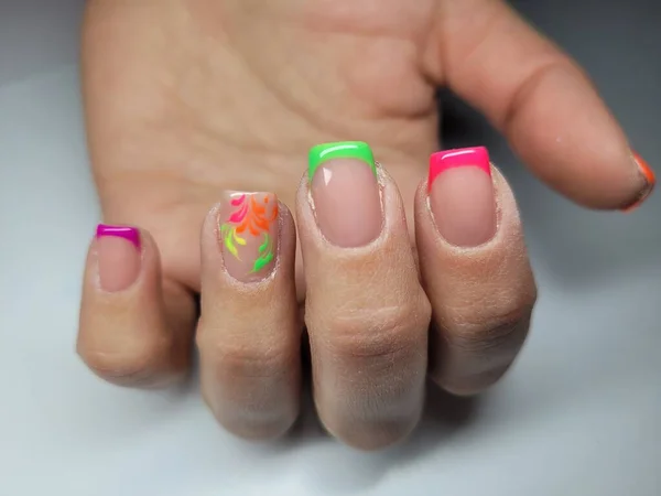 Красивые Красочные Ногти Маникюр Рук — стоковое фото