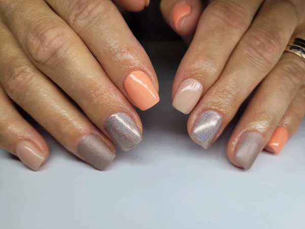 Belos Pregos Coloridos Manicure Mão — Fotografia de Stock