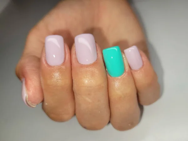 Belos Pregos Coloridos Manicure Mão — Fotografia de Stock