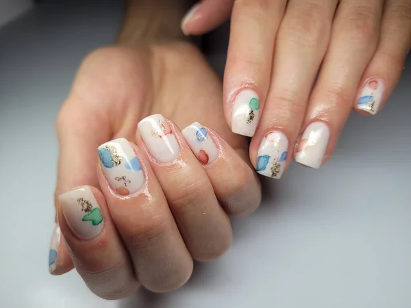 Hermosas Uñas Colores Manicura Mano —  Fotos de Stock