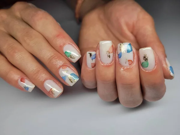 Piękne Kolorowe Paznokcie Ręcznie Manicure — Zdjęcie stockowe