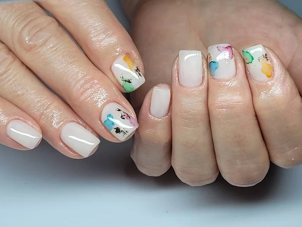 Hermosas Uñas Colores Manicura Mano —  Fotos de Stock