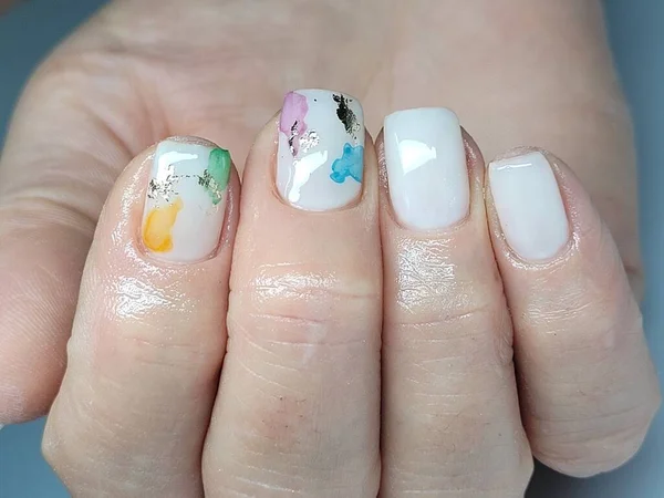 Piękne Kolorowe Paznokcie Ręcznie Manicure — Zdjęcie stockowe