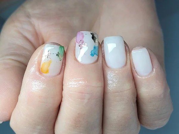Piękne Kolorowe Paznokcie Ręcznie Manicure — Zdjęcie stockowe