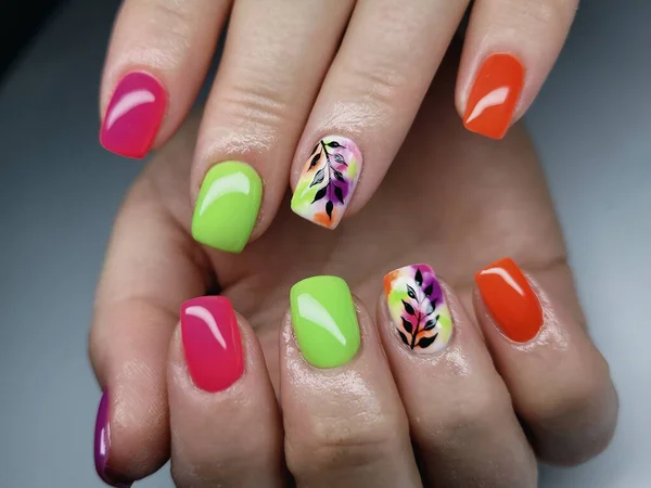 Mooie Kleurrijke Nagels Hand Manicure — Stockfoto