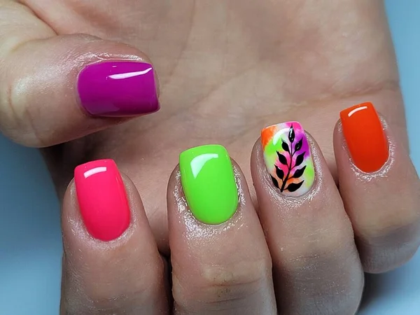 Hermosas Uñas Colores Manicura Mano — Foto de Stock