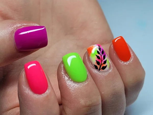 Hermosas Uñas Colores Manicura Mano —  Fotos de Stock