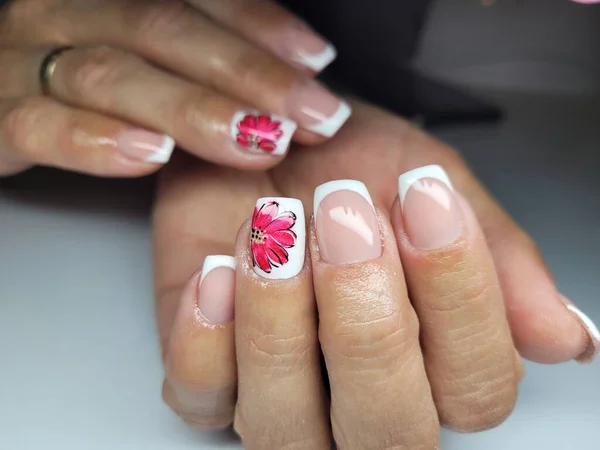 Hermosas Uñas Colores Manicura Mano —  Fotos de Stock