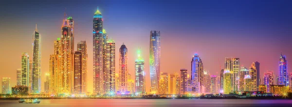 Het panorama van de schoonheid van Dubai marina. Verenigde Arabische Emiraten — Stockfoto