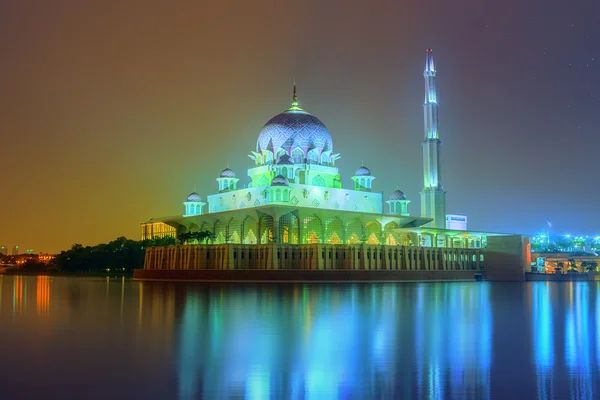 Západ slunce nad Putrajaya mešity, Kuala Lumpur — Stock fotografie
