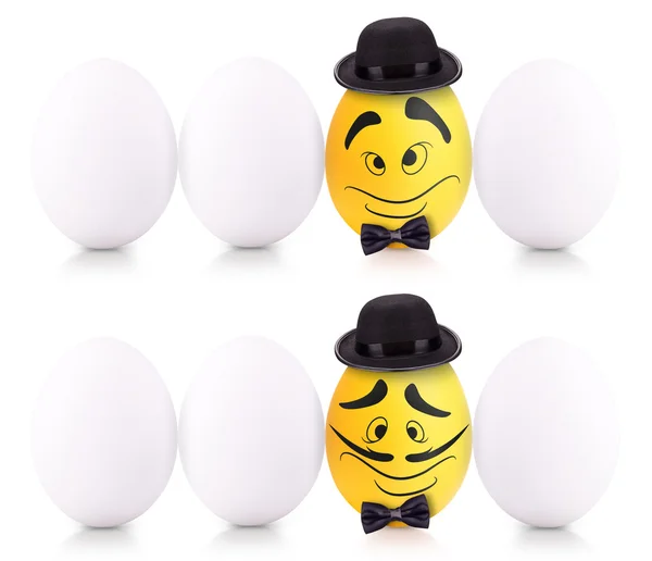 Concepto de Pascua huevos blancos y dorados en caja —  Fotos de Stock