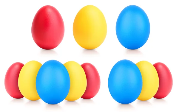 Concepto de huevos multicolores de Pascua en blanco —  Fotos de Stock