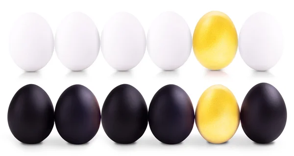Concetto di Pasqua bianco, oro e uova nere — Foto Stock