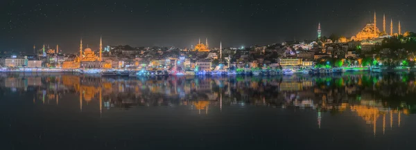 Istanbul skyline du pont de Galata la nuit — Photo