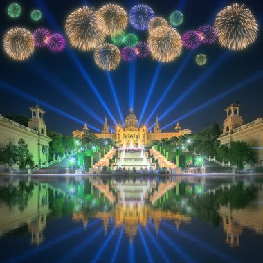 Magic Fountain Barcelona'da altında güzel havai fişek