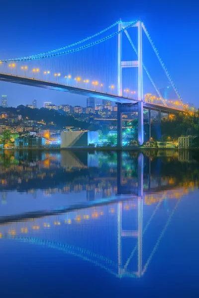 Вид на Босфорский мост ночью Стамбул — стоковое фото