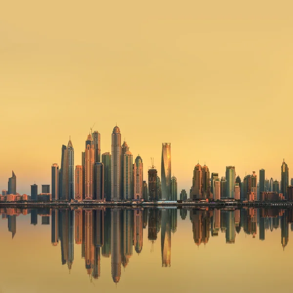 Het panorama van de schoonheid van Dubai marina. Verenigde Arabische Emiraten — Stockfoto