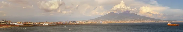 Napoli and mount Vesuvius at sunset in a summer day — Stock Photo, Image