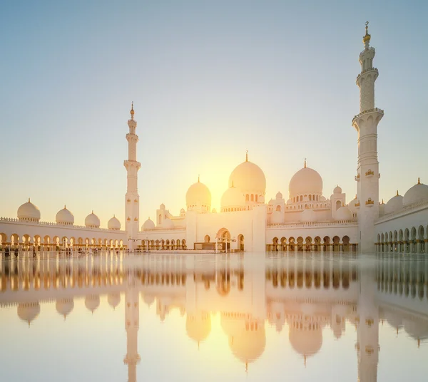 Sheikh Zayed Grand Mosque at day light, Abu-Dhabi — Stock Photo, Image