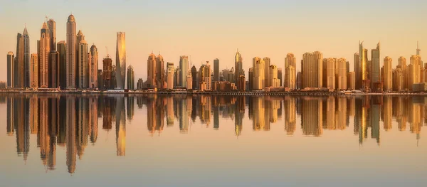Piękna panorama dzielnicy Dubai Marina. Zjednoczone Emiraty Arabskie — Zdjęcie stockowe