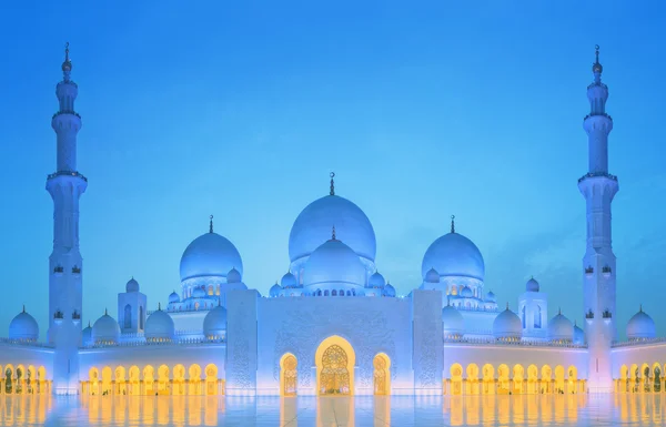 Xeque Zayed Grande Mesquita ao entardecer, Abu-Dhabi — Fotografia de Stock