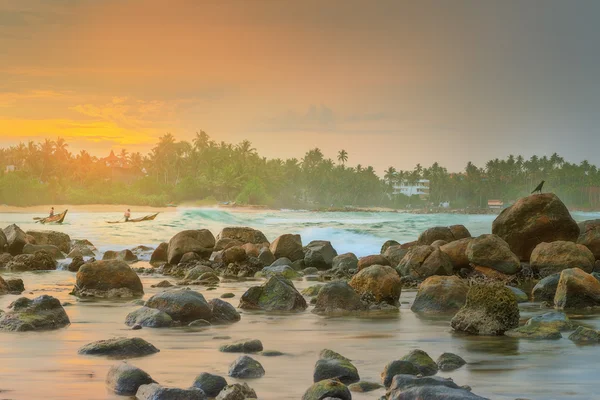 Plage tropicale romantique intacte au coucher du soleil, Sri Lanka — Photo