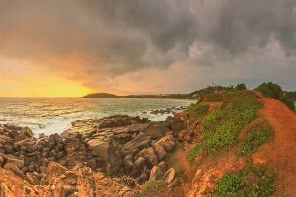 Romantic untouched tropical beach on sunset, Sri Lanka — Stock Photo, Image