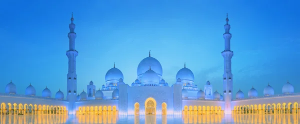 Sheikh Zayed Grand Mosque at dusk, Abu-Dhabi — Stock Photo, Image