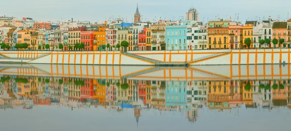 Sevilla paisaje urbano panorámico con edificios históricos, skyline de la ciudad, Sevilla, España —  Fotos de Stock