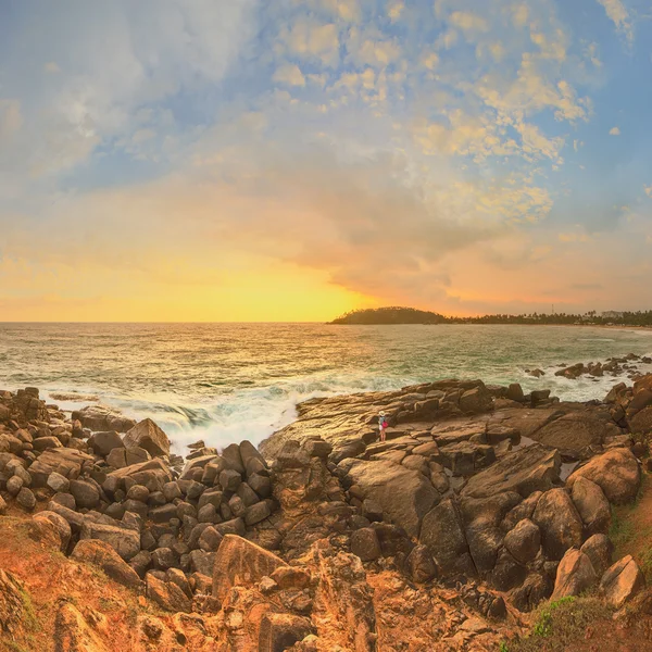 Romantic untouched tropical beach on sunset, Sri Lanka — Stock Photo, Image