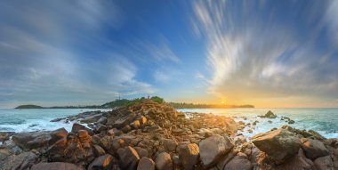 Günbatımı, Sri Lanka bakir tropik sahilde romantik