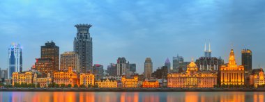 Bund, muhteşem tarihi binalar ve Huangpu Nehri manzarası Sunset'teki, Shanghai, Çin