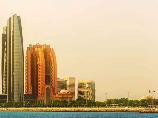 Abu Dhabi Skyline e Al Bateen marina, Emirados Árabes Unidos — Fotografia de Stock