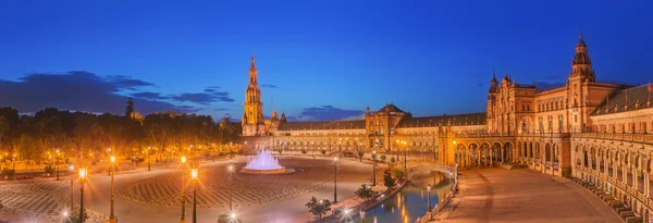 ルネサンス ・ リバイバル様式、セビリア、スペインの日没、ランドマークにスペイン広場のビュー — ストック写真