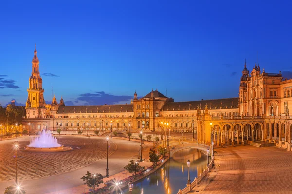 ルネサンス ・ リバイバル様式、セビリア、スペインの日没、ランドマークにスペイン広場のビュー — ストック写真