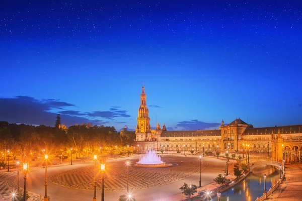 Vista de la Plaza de España al atardecer, hito en el estilo renacentista, Sevilla, España — Foto de Stock