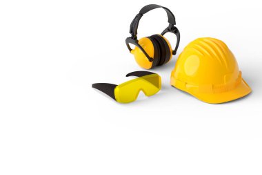 Beyaz arka planda onarım ve kurulum için bir set inşaat giysisi