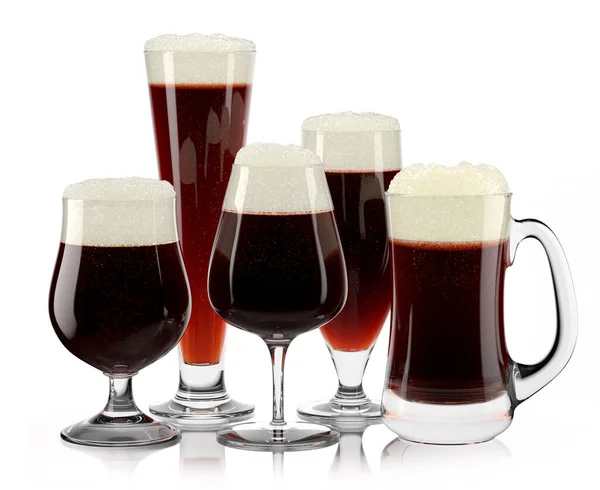 Set van verse stout bierglazen met schuim geïsoleerd op witte achtergrond. — Stockfoto