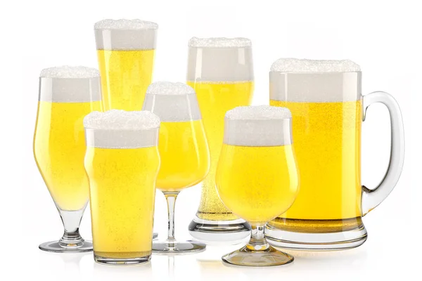 Set di bicchieri di birra luce fresca con schiuma di bolla isolato su sfondo bianco. — Foto Stock