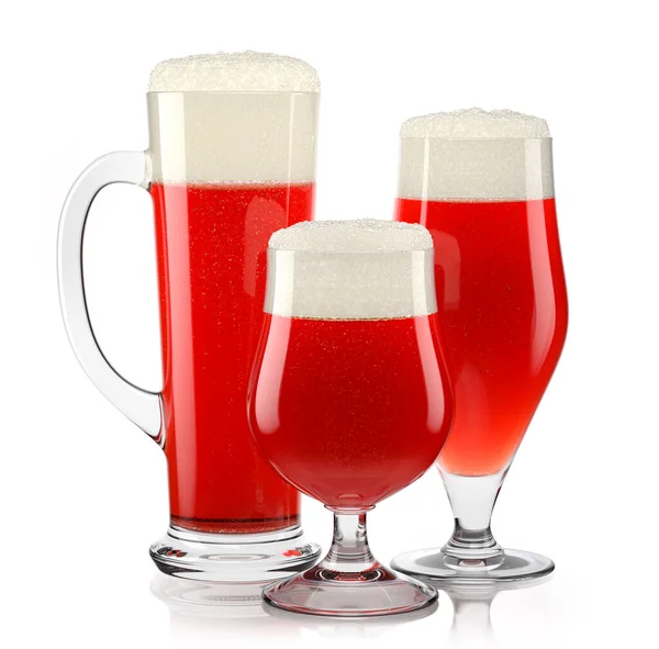 Σετ από φρέσκα ποτήρια μπύρας draft με αφρόλουτρο απομονωμένο σε λευκό φόντο. — Φωτογραφία Αρχείου