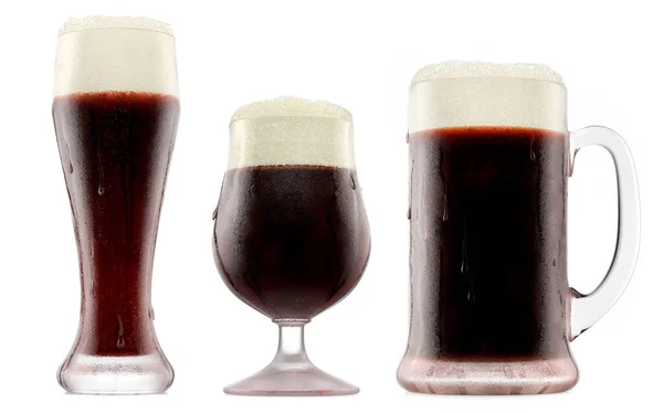 Conjunto de cerveja fresca em diferentes canecas com espuma de bolha isolada em branco. — Fotografia de Stock