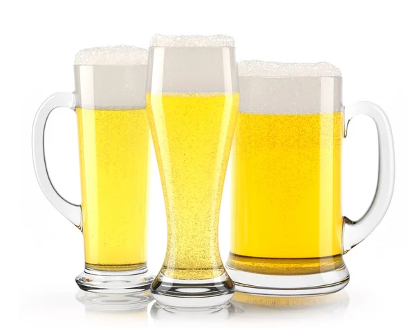 白を基調とした泡の泡が特徴のフレッシュライトビールグラス。. — ストック写真