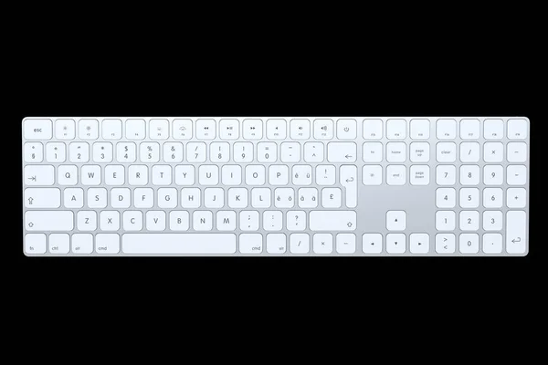 Сучасна алюмінієва комп'ютерна клавіатура ізольована на чорному фоні . — стокове фото