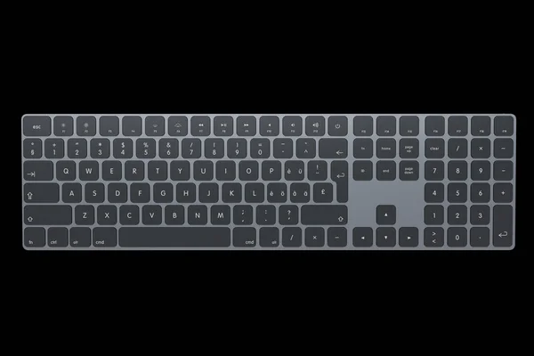 Nowoczesna, ciemnoaluminiowa klawiatura komputera izolowana na czarnym tle. — Zdjęcie stockowe